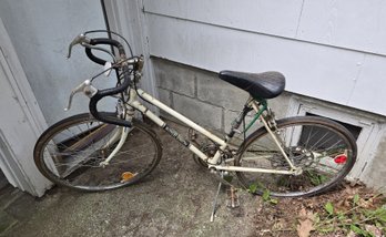 1970s Vintage Royce Union Sutton Supreme Ladies' 10-speed Road Bike.
