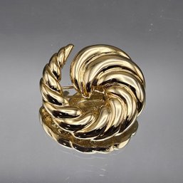 Elegant Vintage-Style Gold-Tone Swirl Brooch