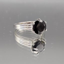 Sterling Silver Round Black Solitaire Ribbed Shank Ring - Size 8