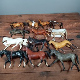 Lot Of 12 Breyer Houses - Lot 1