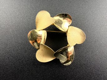 Vintage Gold-Tone Wreath Brooch With Alternating Polished And Brushed Hearts