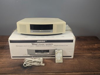 Bose Wave Radio Music System AWRCC2 W/Remote And Box