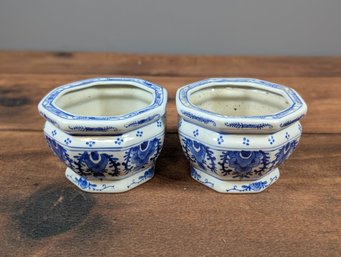 Chinese Handcrafted Hand Painted Blue And White Porcelain Planter