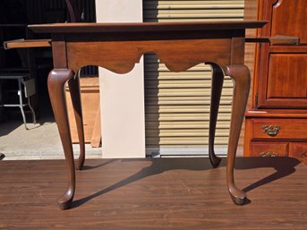 Vintage Queen Anne Mahogany End Table With Candle Slides And Cabriole Legs