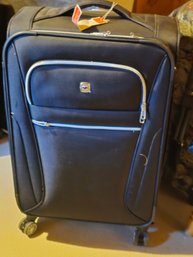 Swiss Gear Navy Blue Softside Spinner Suitcase 4-Wheel Rolling Carry-On Luggage