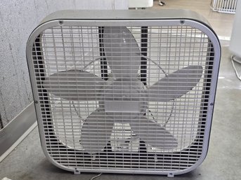 Holmes 20' Box Fan 3-Speed Working Condition As-Is