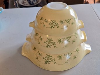 Vintage Pyrex Shenandoah Nesting Casserole Bowls Set Of 3 Cream Green Floral USA