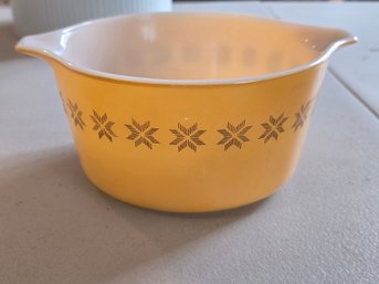 Vintage Pyrex Town & Country 1 Qt Casserole Yellow Brown Quilted Star USA No Lid
