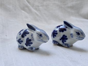 Blue White Ceramic Rabbit Bunny Salt Pepper Shakers Pair Hand Painted Floral Delft Style