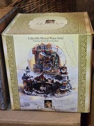 Grandeur Noel Collectible Musical Water Globe Christmas Decoration In Box