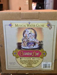 Vintage Grandeur Noel Musical Water Globe Collector's Edition In Box
