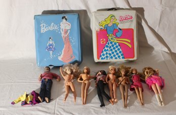 Vintage Barbie Dolls And Travel Cases (B-18)