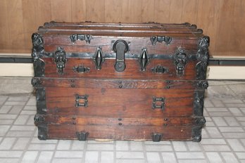 Antique Steamer Trunk. (B-94)
