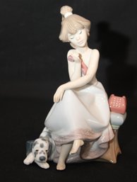 Lladro 'Chit-Chat' Porcelain Figurine Number 5466. (E-7)