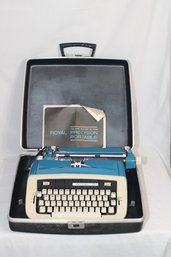 Royal Custom III Blue/ White Portable Typewriter W/ Hard Case (N-96)