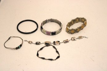 Bracelets (j-17)