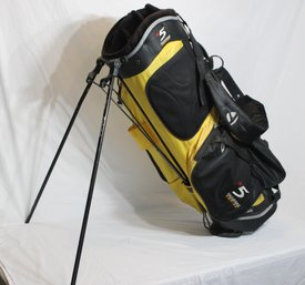TaylorMade R5 Golf Stand Bag.  (J-64)