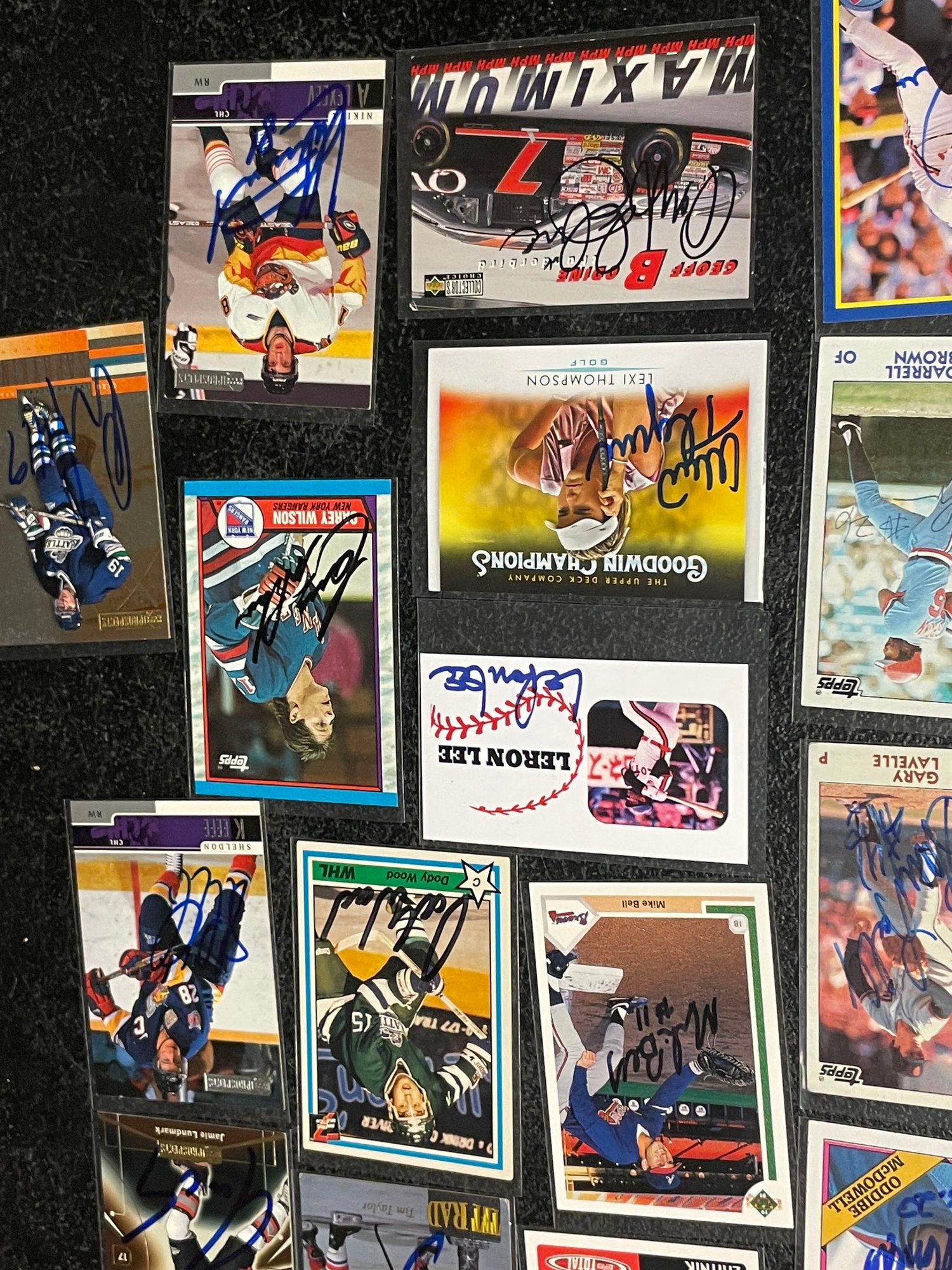 LOT OF 50 AUTOGRAPHED SPORTS CARDS #5298 | Auctionninja.com