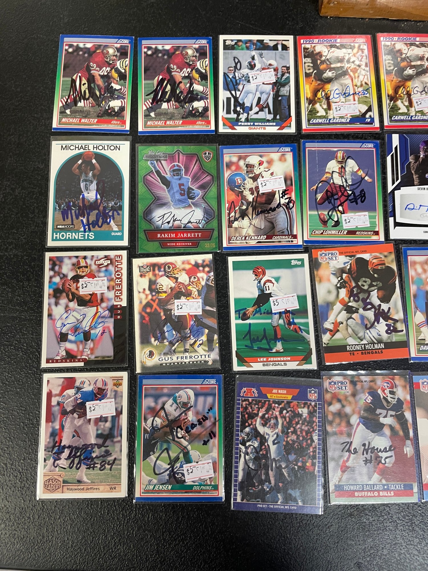 50 AUTOGRAPHED SPORTS CARDS #5301 | Auctionninja.com