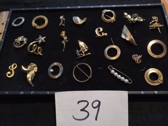 Large Goldtone Brooch Lot