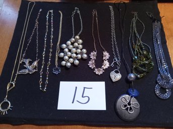 MIXED NECKLACE LOT