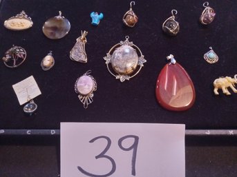 MIXED PENDANT LOT - MOSTLY STONE
