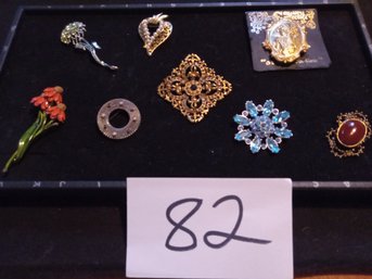 MIXED BROOCH LOT