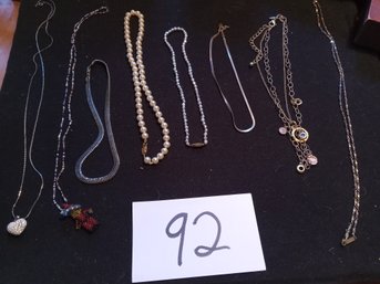 MIXED NECKLACE LOT