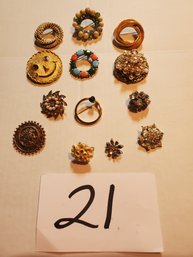 ASSORTED BROOCH LOT