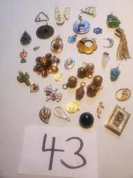 MIXED PENDANT LOT