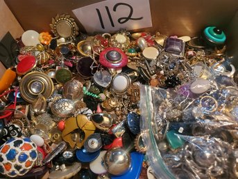 8 POUNDS SINGLE EARRINGS