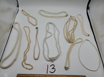 FAUX PERAL NECKLACE LOT