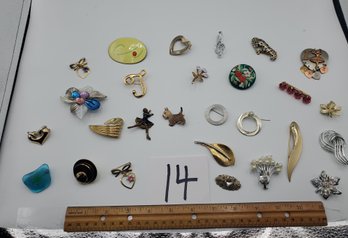 MIXED BROOCH LOT