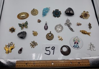 MIXED PENDANT LOT