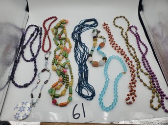 MIXED COLORFUL NECKLACE LOT
