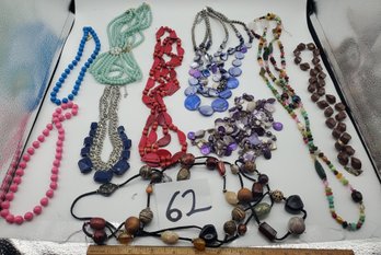 MIXED COLORFUL NECKLACE LOT