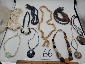 MIXED NECKLACE LOT