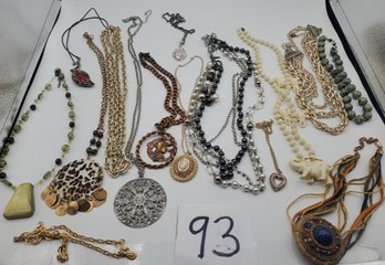 MIXED NECKLACE LOT