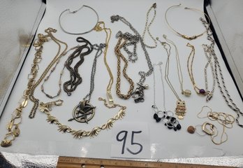 METAL NECKLACE LOT