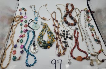 MIXED NECKLACE LOT
