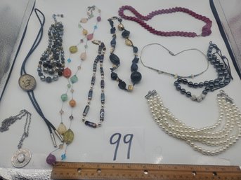 MIXED NECKLACE LOT