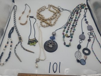 MIXED NECKLACE LOT