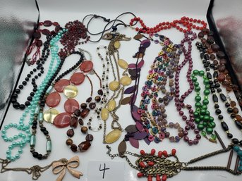 MIXED NECKLACE LOT - 20 PCS