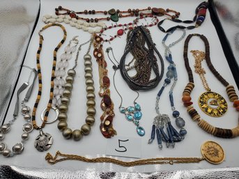 MIXED NECKLACE LOT 15 PCS
