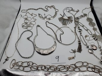 SILVERTONE NECKLACE LOT 15 PCS