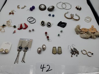 PIERCED EARRING LOT