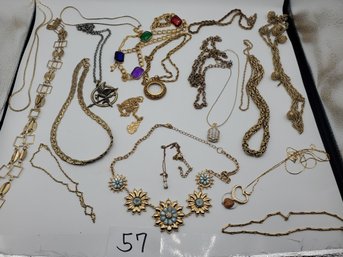 GOLD TONE NECKLACE LOT