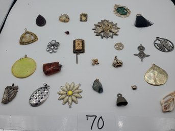 MIXED PENDANT LOT