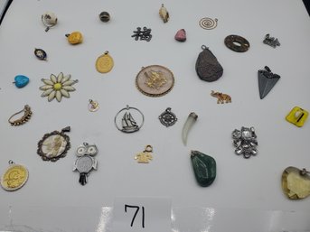 MIXED PENDANT LOT