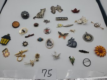 MIXED BROOCH LOT